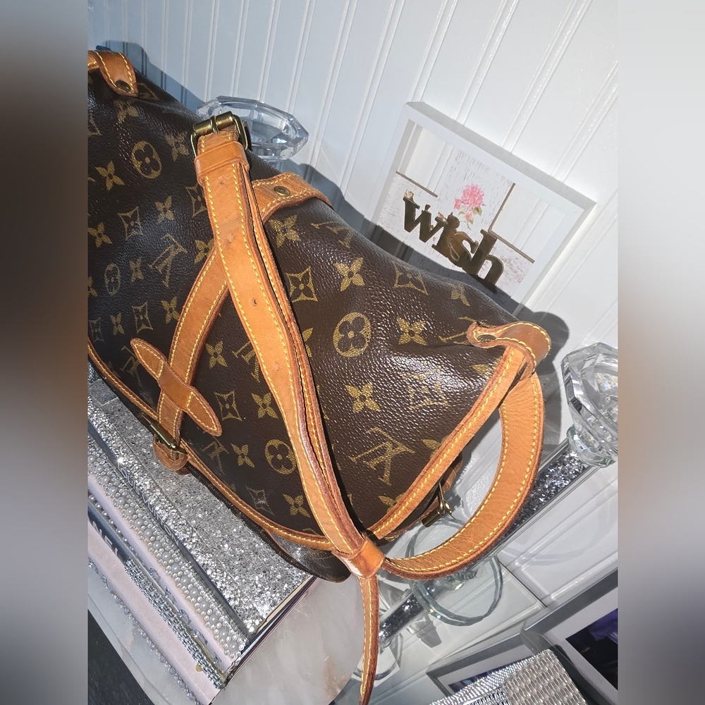 EUC 💯 Authentic Louis Vuitton Saumur 30💓 - Picture 3 of 16